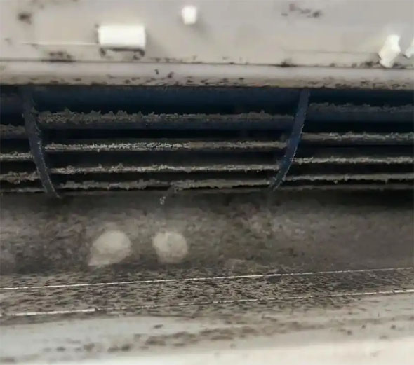 梁山空调吹的风有股烧焦味是怎么回事